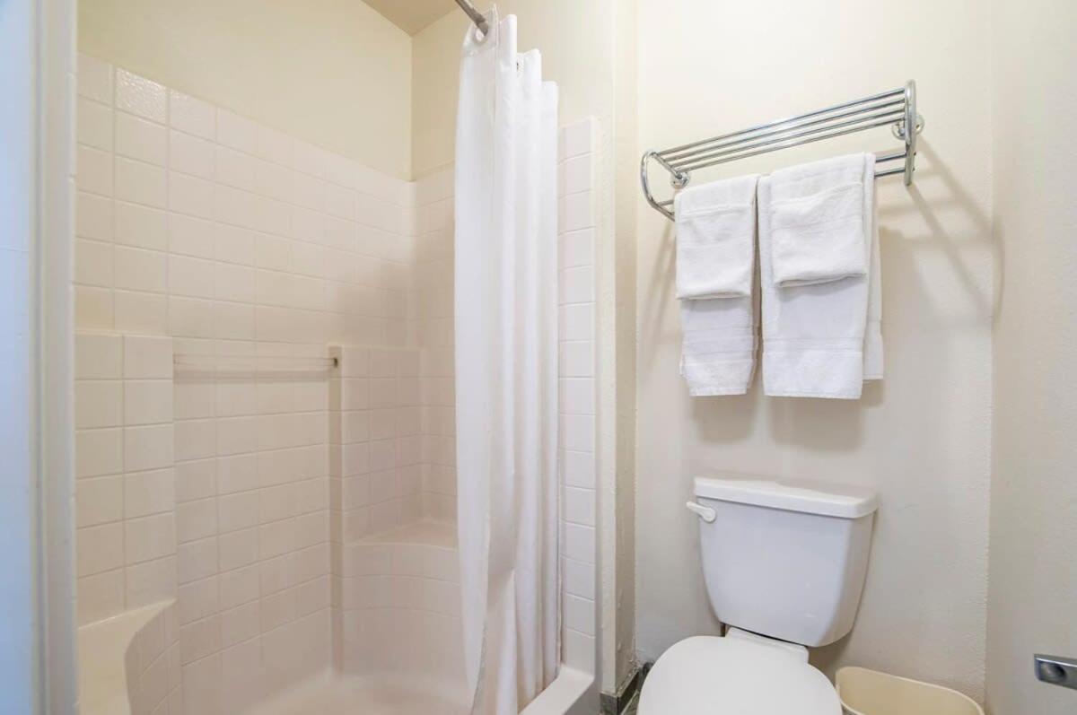 Sierra Vista Studio Apartment With Full Kitchen And King Bed Kültér fotó