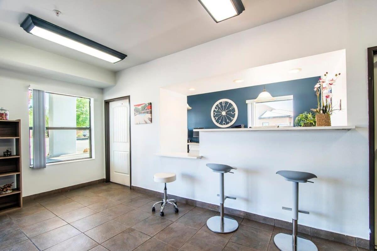 Sierra Vista Studio Apartment With Full Kitchen And King Bed Kültér fotó